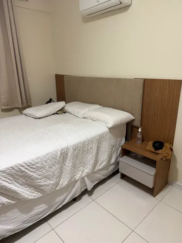 Cama casal com cabeceira