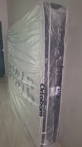 Colchão Queen Otobom seminovo.