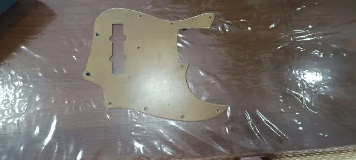 Escudo jazz bass