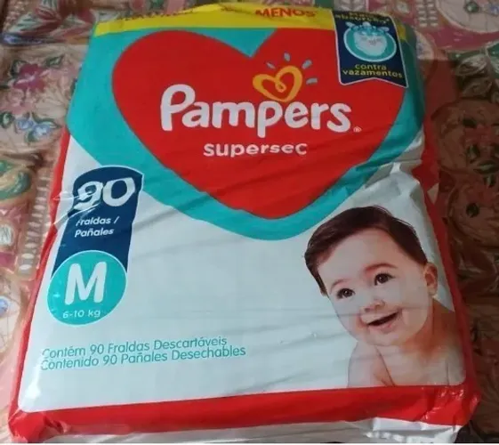 Fralda Pampers tamanho M com 90 fraldas