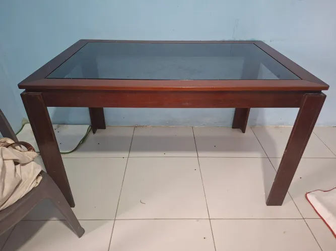 Mesa de Vidro ( sem cadeiras)<br>C: 1:30<br>L:85 cm<br>A:75 cm