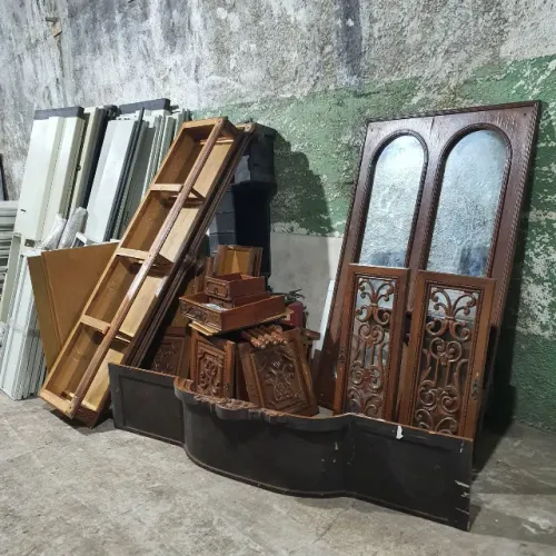 Armario de Madeira Antigo Desmontado