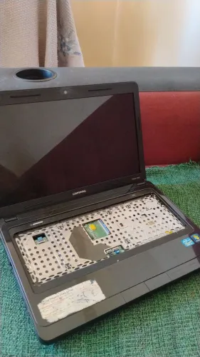 Notebook Compaq, pra tirar peças 
