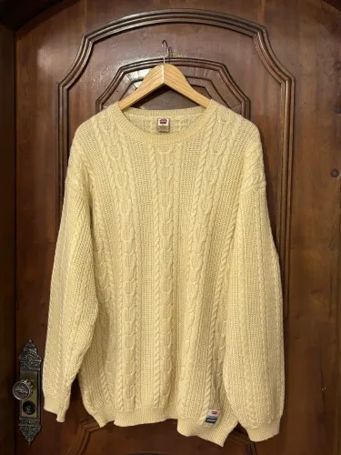 Suéter levis em Tricot bege 