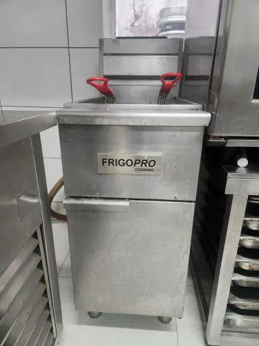 Fritadeira Profissional FrigoPro Cooking F5NG 2 cubas a gás, Excelente estado