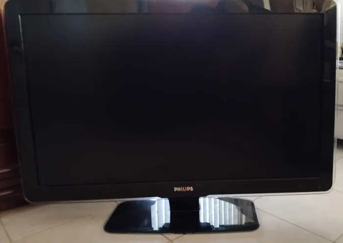 TV LCD PHILIPS 42" (Para retirada de peças)
