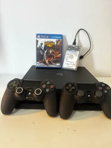 Ps4 pro DESBLOQUEADO 2 controles