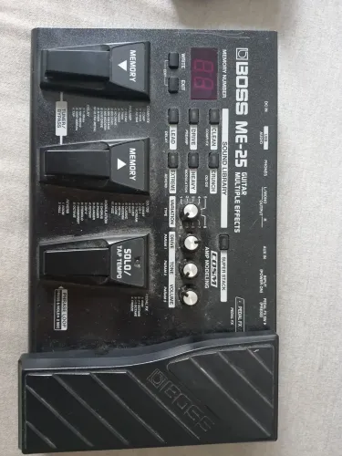 Pedaleira Boss ME -25