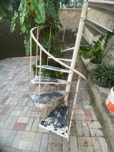 Vendo escada de ferro , não aceito troca!