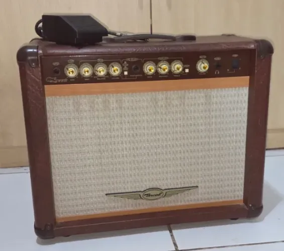 Amplificador para Guitarra Oneal OCG 200 (Marrom) - Com Footswitch Original!