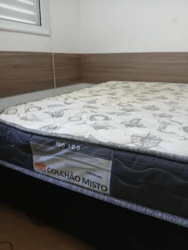 Cama de casal com colchão em excelente estado, ortobom
