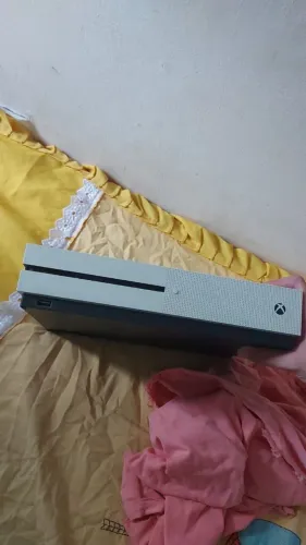 Xbox One S 1TB seminovo