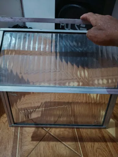 Vendo vasculhante de vidro novo