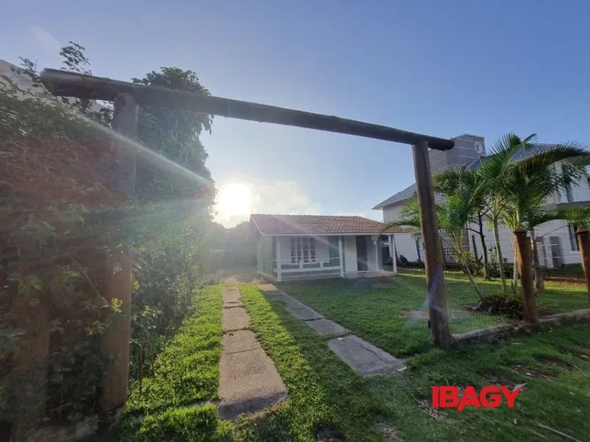 Excelente Casa em Condominio 2 dormitório(s) em Morro das Pedras - Florianópolis