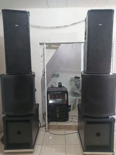 Vendo uma banda de som profissional