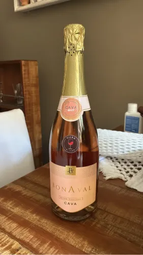 espumante espanhol Cava Bonaval Brut Rosé, elaborado com a uva Garnacha.
