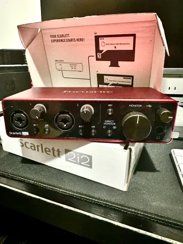 Interface de áudio Focusrite Scarlett 2i2 3ª geração