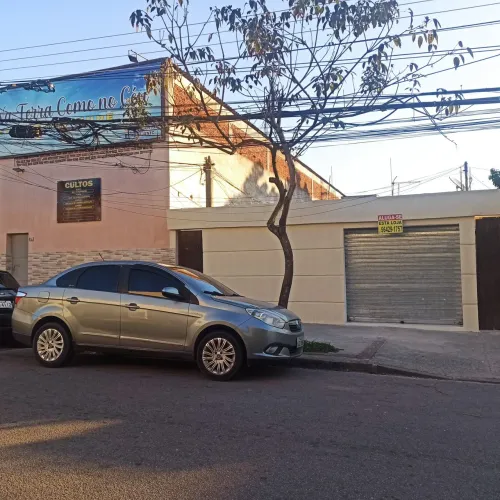 Aluga-se Loja na Rua Palas, 233