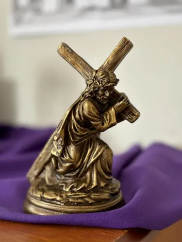 Imagem de JESUS CARREGANDO A CRUZ - gesso - pintada à mão - NOVA