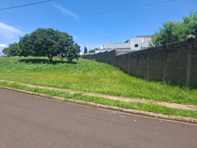 Área à venda no bairro Laranjeiras em Uberlândia