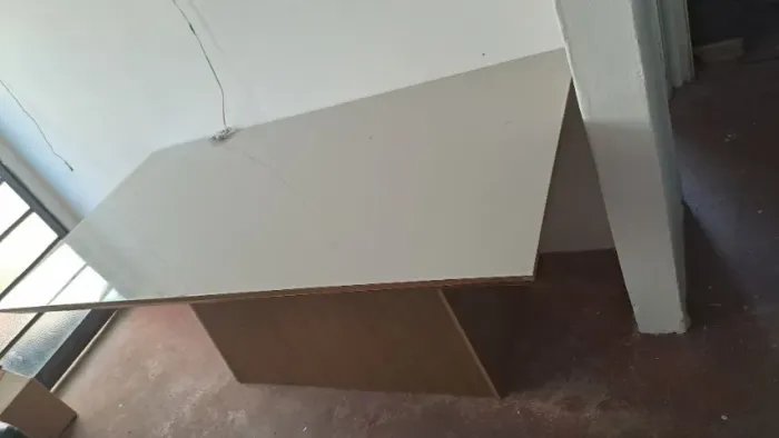 Mesa com tampo de vidro laqueada 1,80 x 0,90
