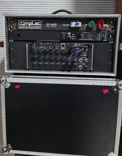 Mesa de som digital xr18 behringer + rack