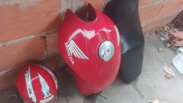Vendo um tanque de moto 160