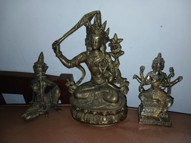 Coleção de estatuetas de budas indianos em bronze e cobre antigos 