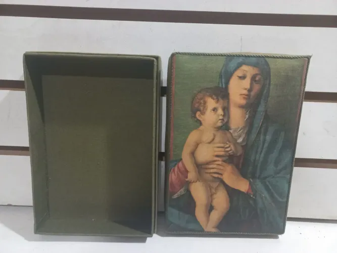 Caixinha antiga retrata Madonna Degli Alberetti 14x19 