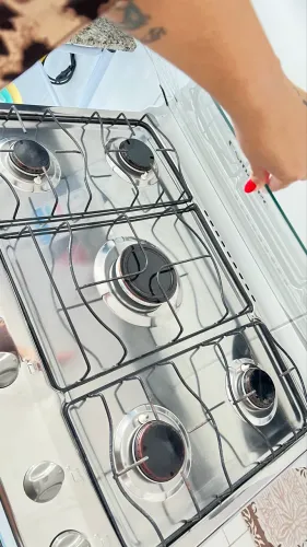 Fogão esmaltec seminovo.