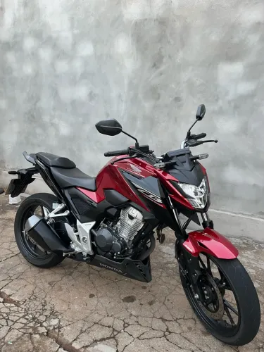 CB 300F Twister 2025 - Seminova