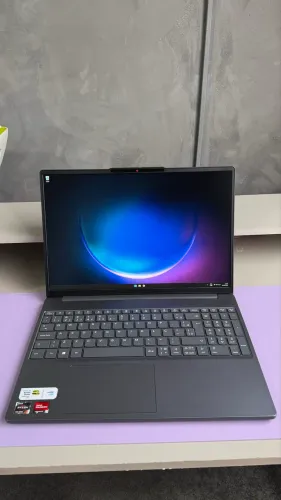 Notebook Lenovo Ryzen 7 7735HS