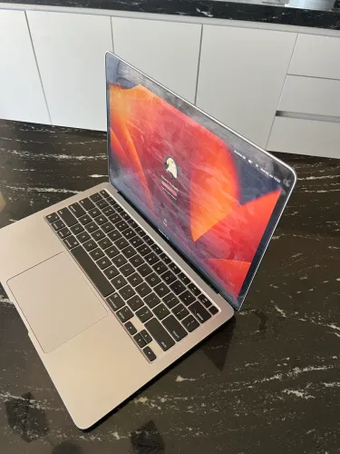 MacBook Air M1 8GB / 256GB SSD - Excelente Estado 