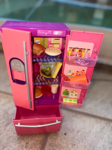 Geladeira da Barbie - usada
