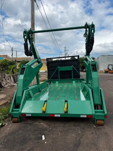 Plataforma Roll On Roll Off Grimaldi em excelente estado
