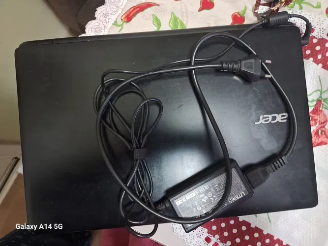 Notebook usado ,funciona bem ,so está lento ,bateria 60%,mouse sem fio,carregador ok