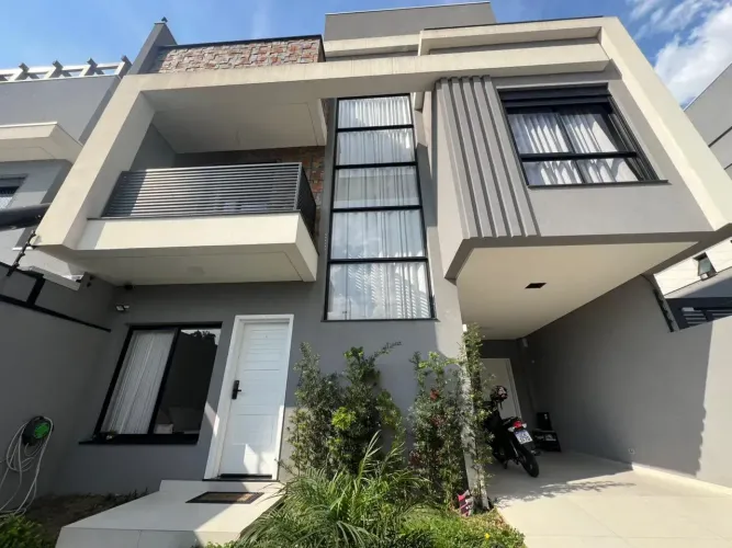 SOBRADO FRENTE PARA RUA - BOQUEIRÃO - Curitiba - PR