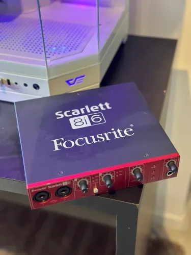 Interface de Áudio Focusrite Scarlett 8i6 - Profissional