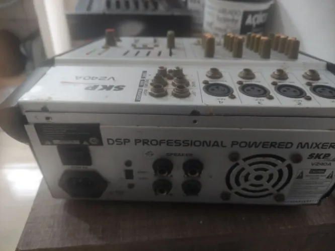 Mesa skp pro áudio v240A amplificada 6 canais equalizador gráfico Claudemir *