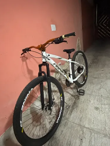 Vende-se bike pré montada pra grau quadro 15