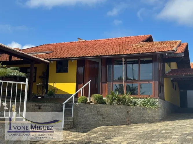 Casa em Village São Roque - Miguel Pereira