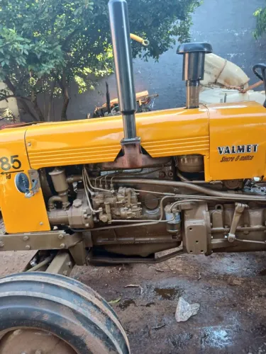 Trator Valmet 85 ID 1977 - Revisado, Pneus Novos