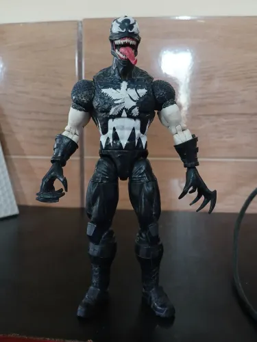 Boneco Capitão América (venom )