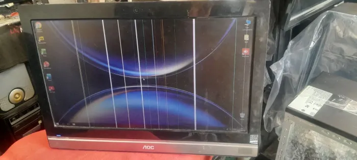 Computador all in one c/lista na tela