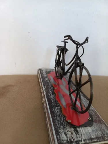 Bicicleta Decorativa Rústica em Ferro - Artesanal Feita à Mão