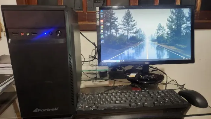 Computador com 6 Gb Ram, 120 Gb SSD e Monitor 17 polegadas 