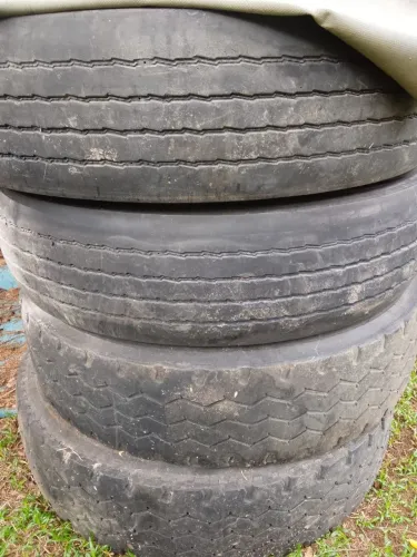 Vendo 4 pneus 275