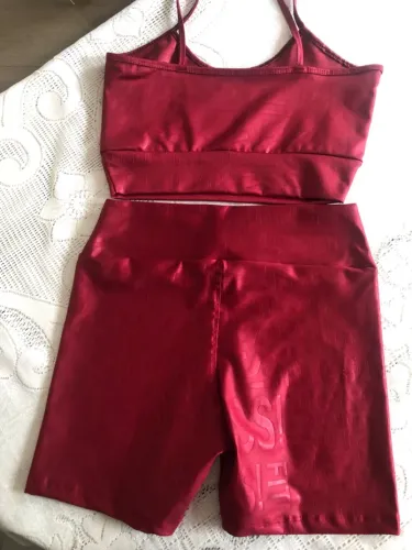 Vendo roupas para atividades físicas 