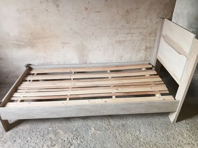 Cama de solteiro em perfeitas condições 
