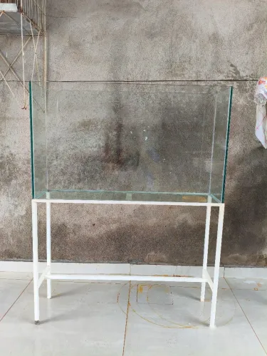 Vendo aquário 100x65x25 com base em metalon com alguns acessórios 